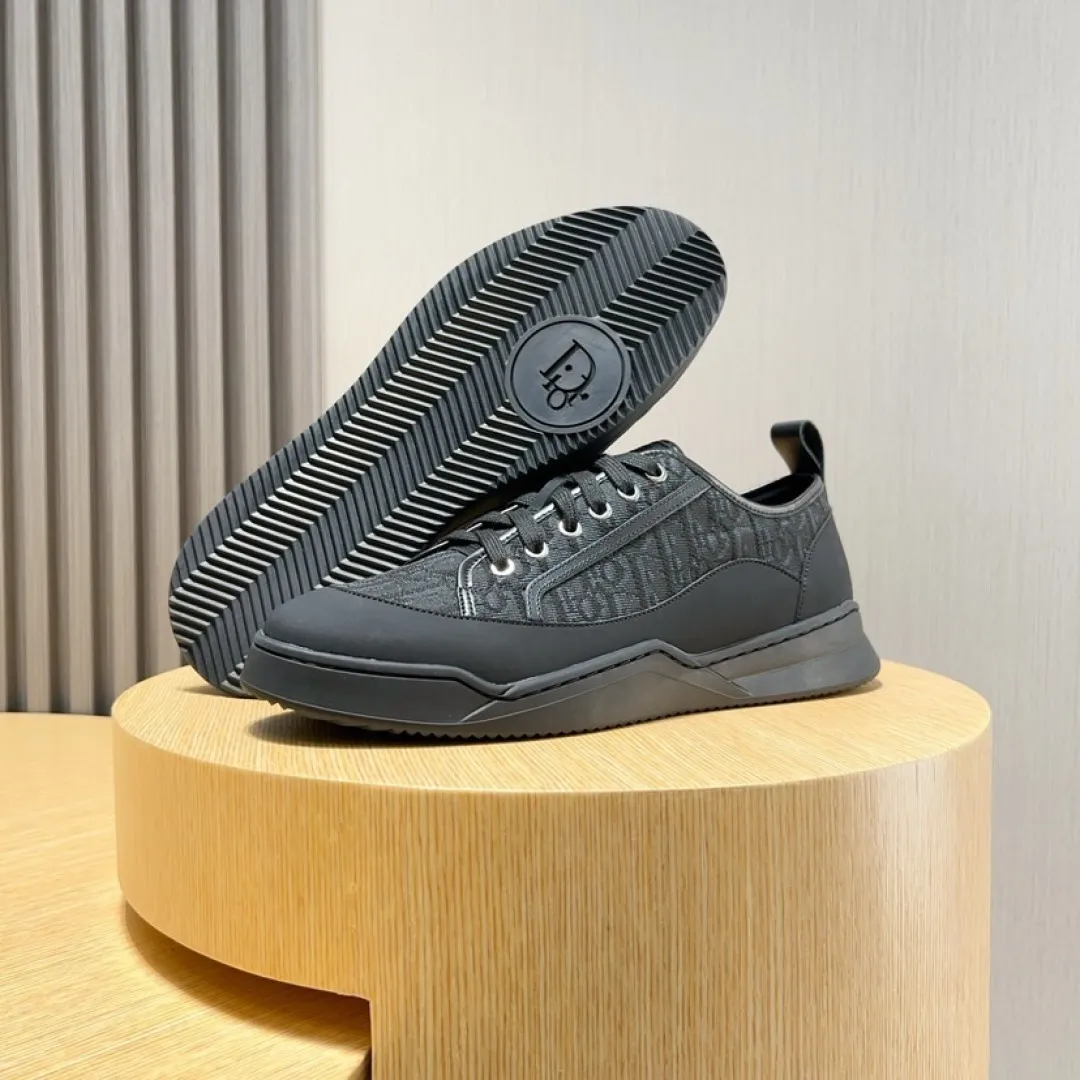 Men's shoes 💰P500💰[Dior] Dior casual sports shoes 🇺🇸Sold at the same time at the counter, top-notch Italian original purchase · The upper is made of brand totem cloth with original leather · Comes with first-layer sheepskin feet · (Totem cloth highlights high-end, nobility, and class) Exquisite workmanship (original lining) Sole: Original factory special outsole ⚠️Comfortable, wear-resistant, non-slip, real-life photo🎬The real thing is more beautiful🔍Number: 39-46【45 46 Customized items are non-returnable]